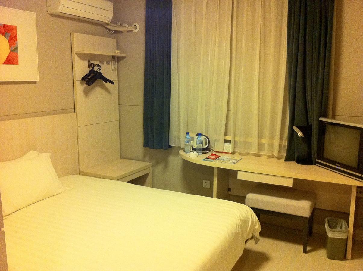 Jinjiang Inn Zhoukou Bayi Road Chuanhui District Government מראה חיצוני תמונה
